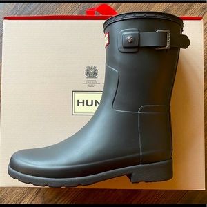 Women's Refined Slim Fit Short Rain Boots: Black